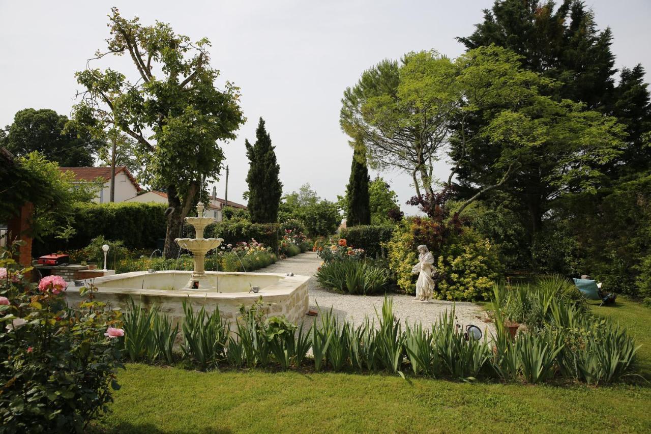 L'isle De Bourbon * Le Gue-de-Velluire